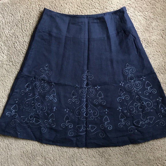 Dressbarn A-Line Navy Embroidered Skirt Size 12 - Picture 1 of 3